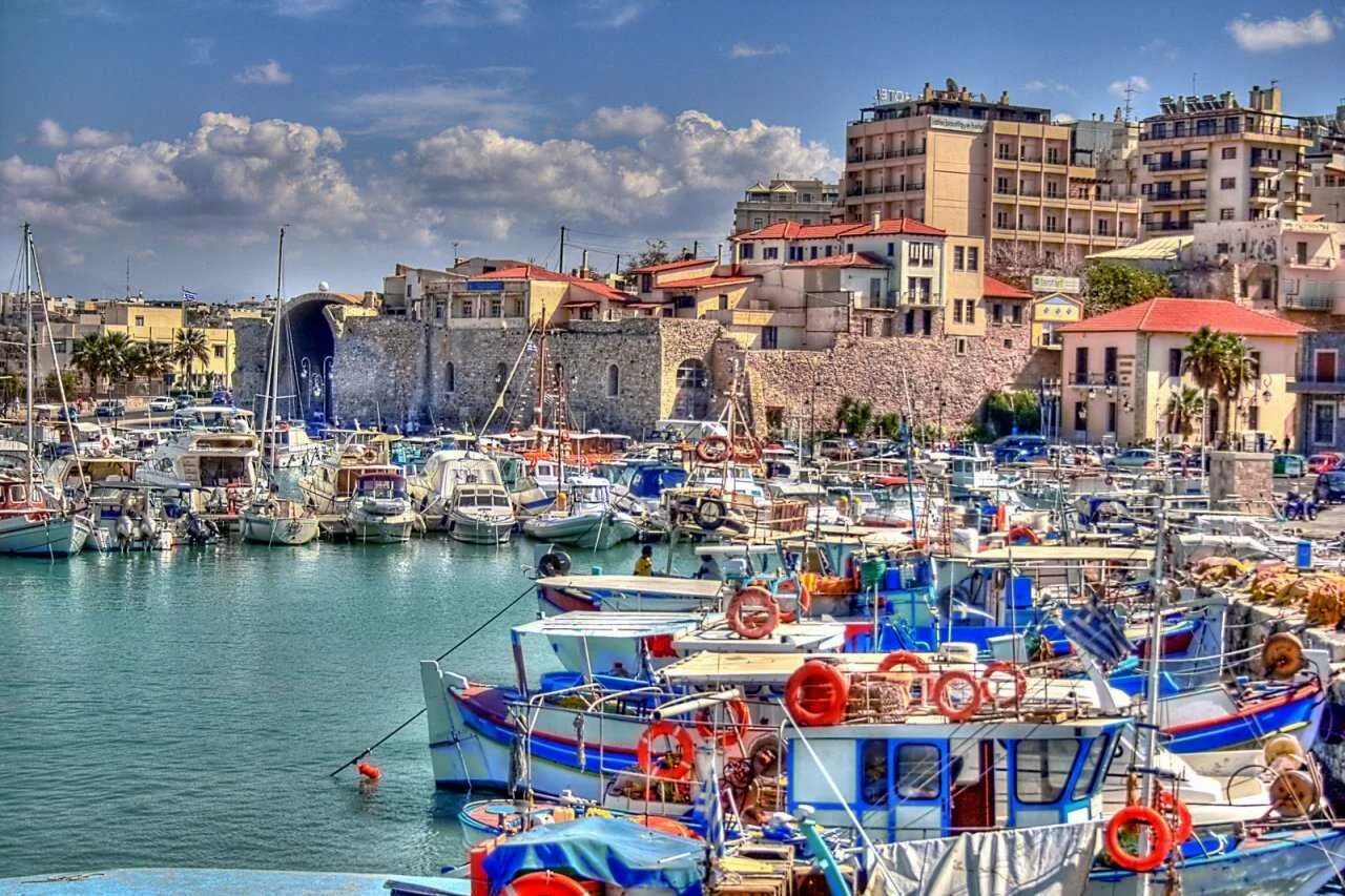 Остров Крит Ираклион. Греция город Ираклион остров Крит. Гераклион город Крит. Венецианская гавань Ираклион.
