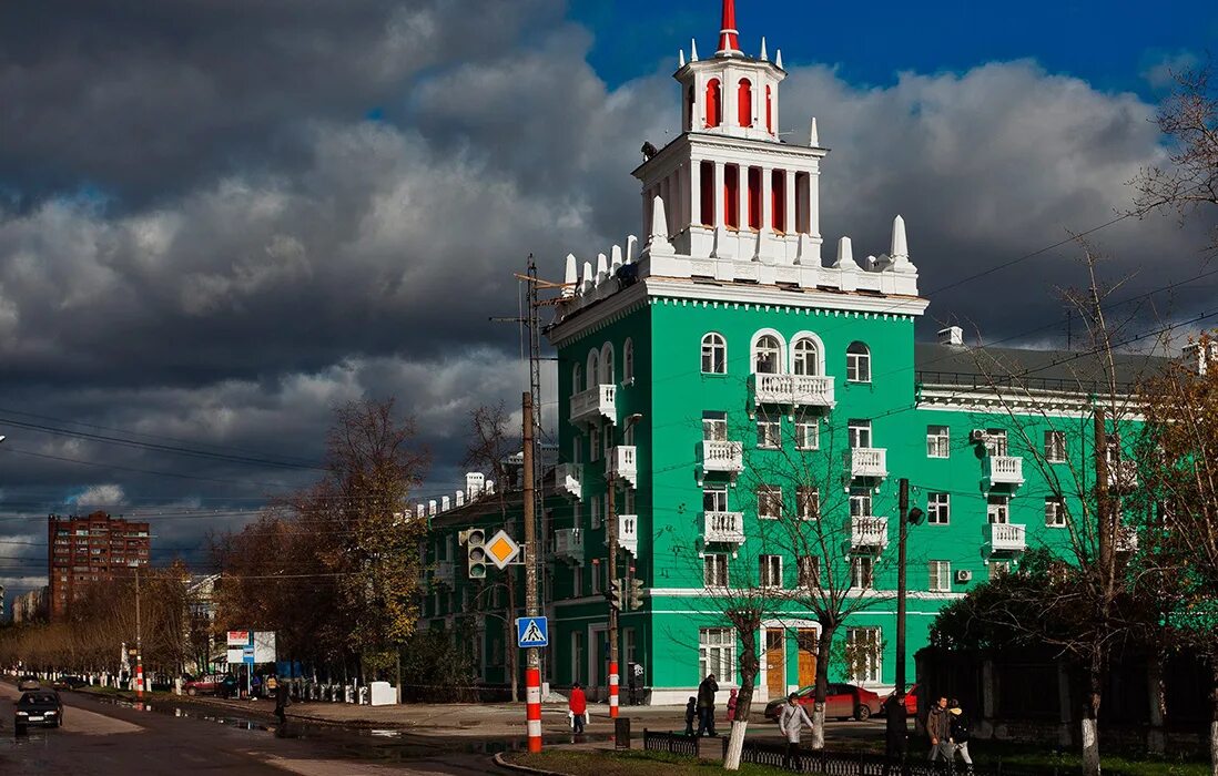 Дзержинск нижегород обл. Дом со шпилем в Дзержинске Нижегородской области. Дом со шпилем Орехово-Зуево. Дзержинск Нижегородская область центр города. Дзержинска Нижегородской достопримечательности города.