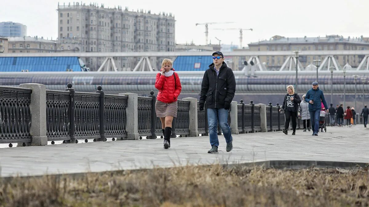 Растаяли почти. Похолодание в Москве. Похолодание в Москве 2022. Москва весной. Москва в середине апреля.