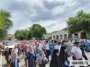 Крестный ход в оренбурге. Фото крестного хода в оренбурге сегодня. С праздником табынской божьей матери. Икона табынской божьей матери оренбург. Икона табынской божьей матери оренбург.