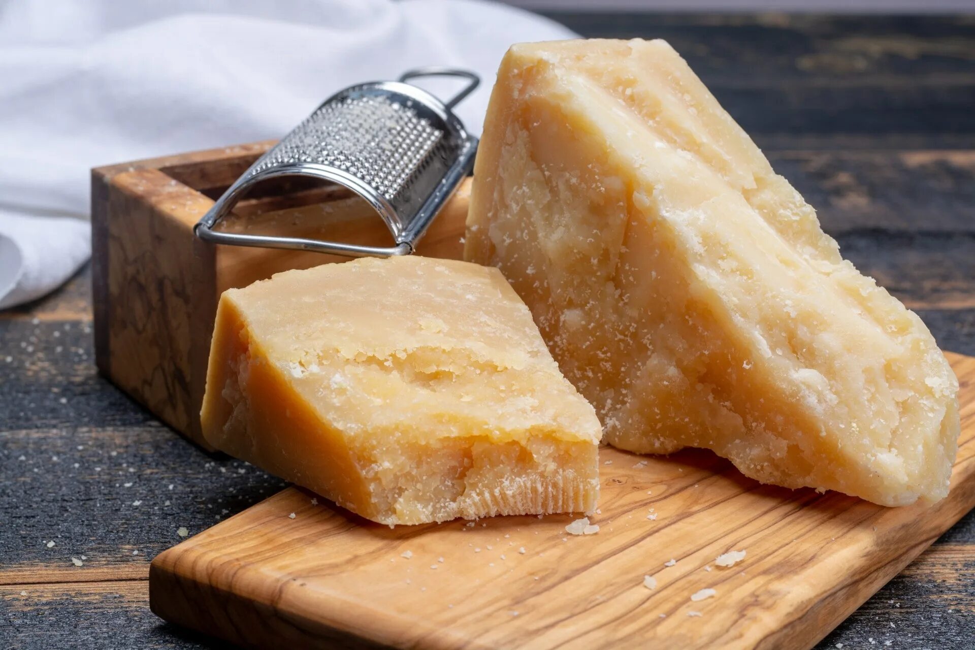 Пармезан что это. Пармиджано Реджано. Сыр пармезан. Пармезан Parmigiano. Сыр пармезан фото.