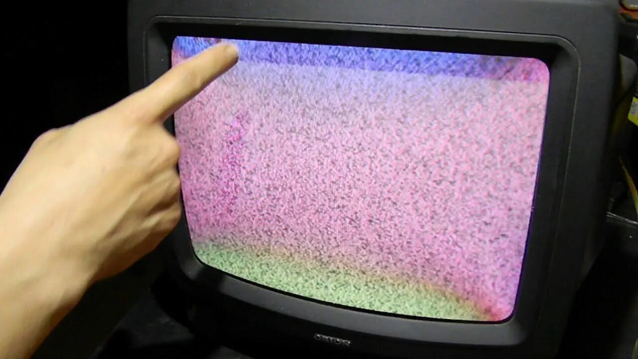 Размагнитить кинескоп телевизора. Цветные пятна на экране телевизора. Намагниченный экран телевизора. Размагничивание экрана телевизора.