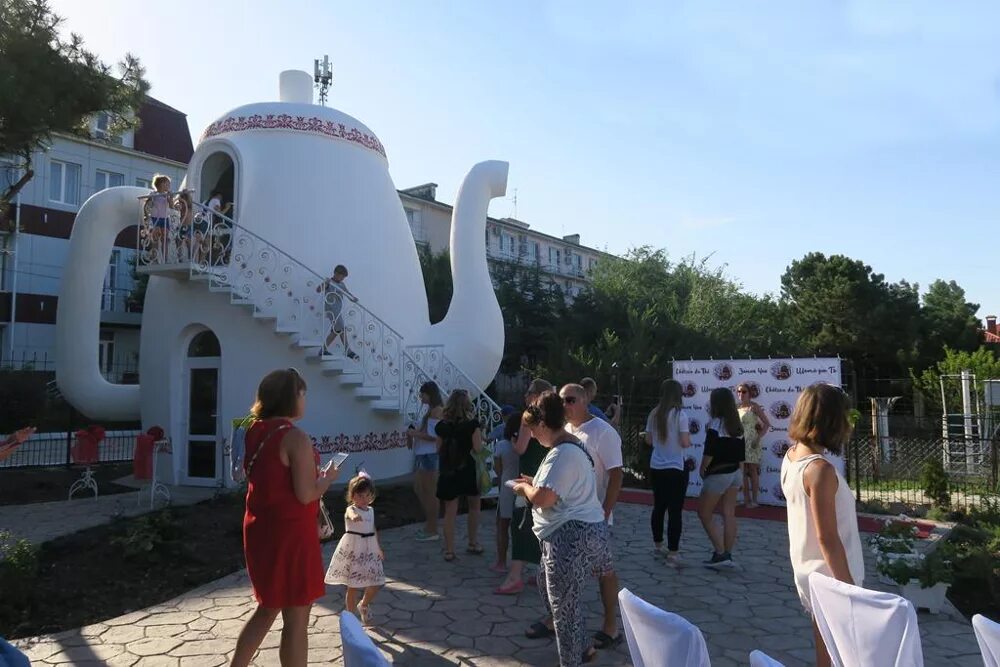 феодосия набережная развлечения. работа феодосия свежие кафа. работа феодосия свежие кафа. кафа феодосия достопримечательности. феодосия население 2021.