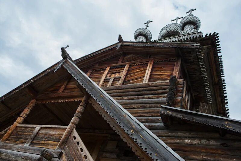 Малые карелы программа. Малые карелы музей деревянного зодчества. малые корелы архангельский музей деревянного зодчества. архангельск памятник деревянного зодчества. архагельское коррелы деревянное зодчеств.