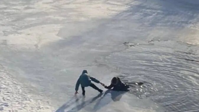 В Балаковском районе мужчина провалился под лёд и погиб В Балаковском районе вбл