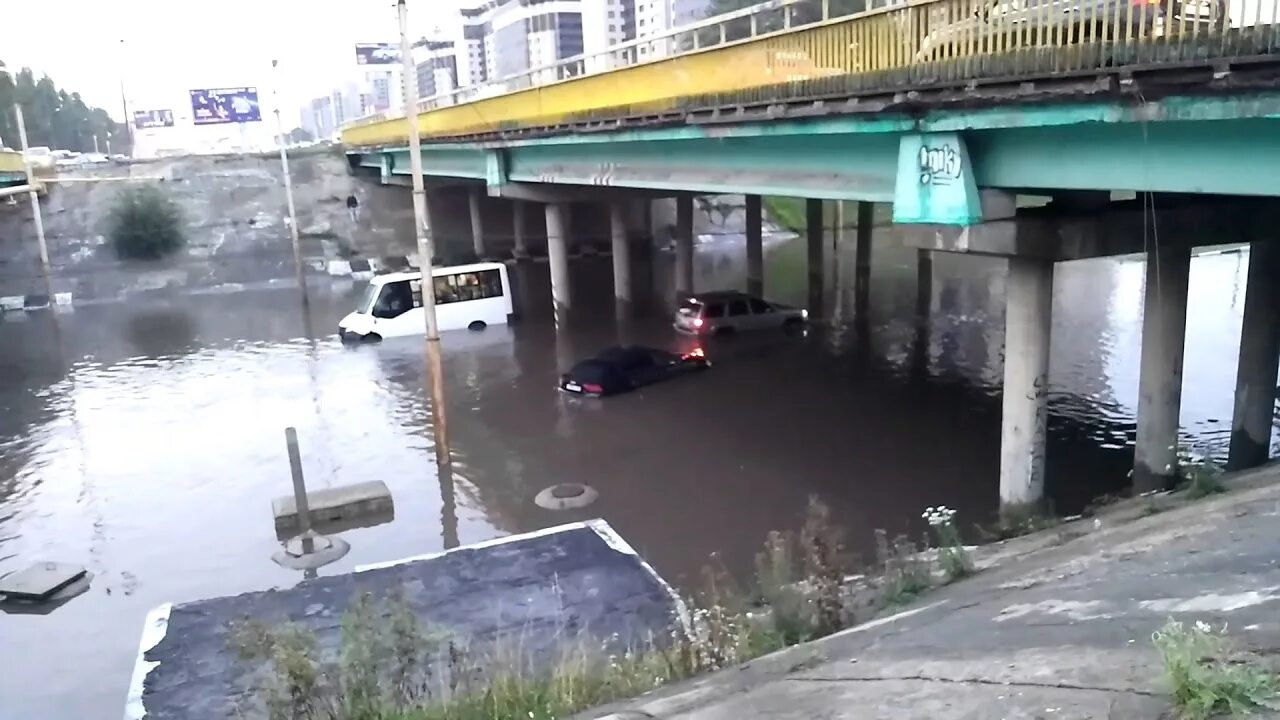 Потоп в Воронеже. Мост под водой. Ливневая насосная станция под мостом на автодорогах. Ливень в Россоши вчера.