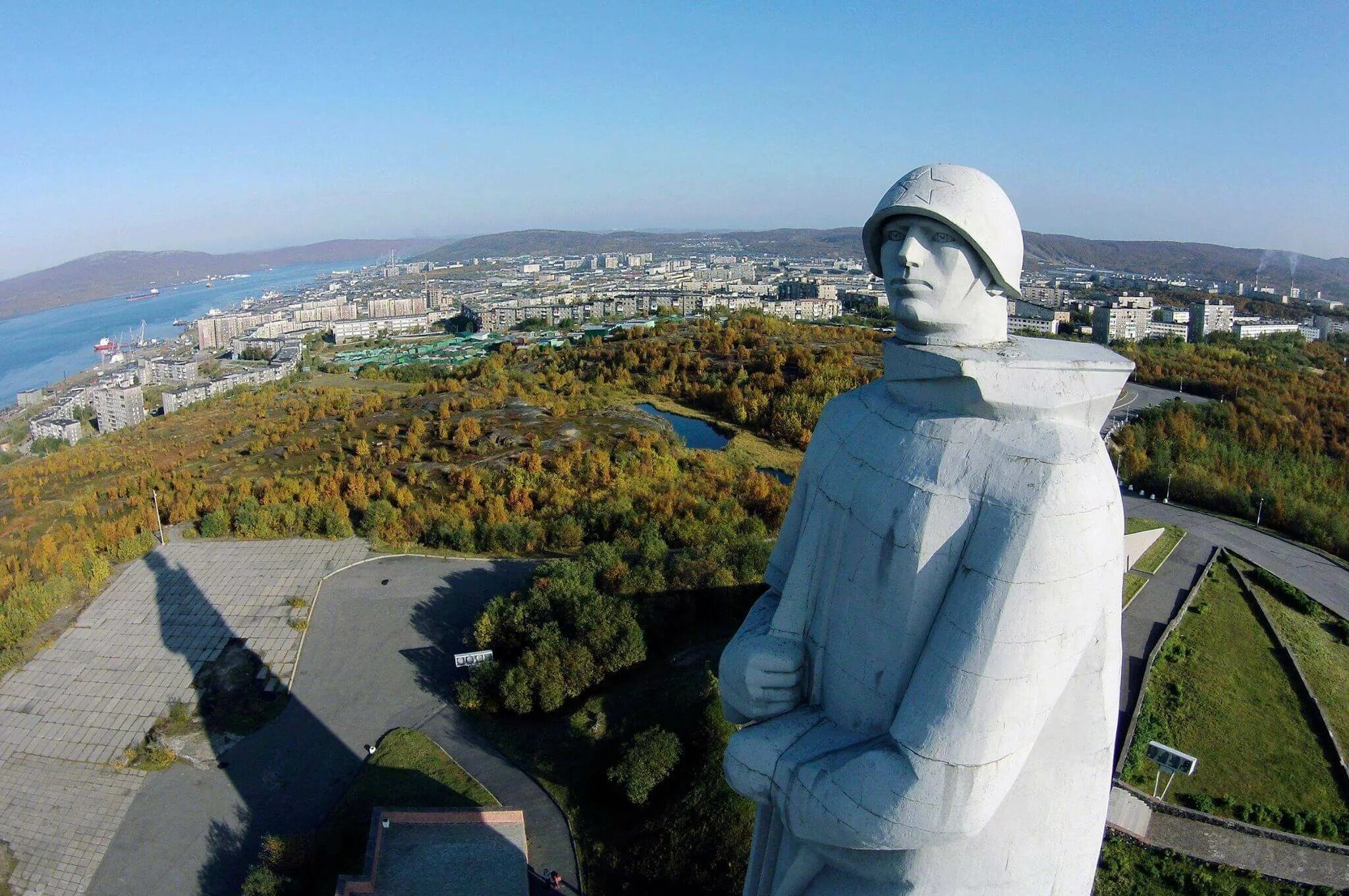 Инди мурманск. Мемориал Алеша в Мурманске. Памятник Алеше в Мурманске. Памятник Алеше мемориал в Мурманске. Город Мурманск памятник Алеше.