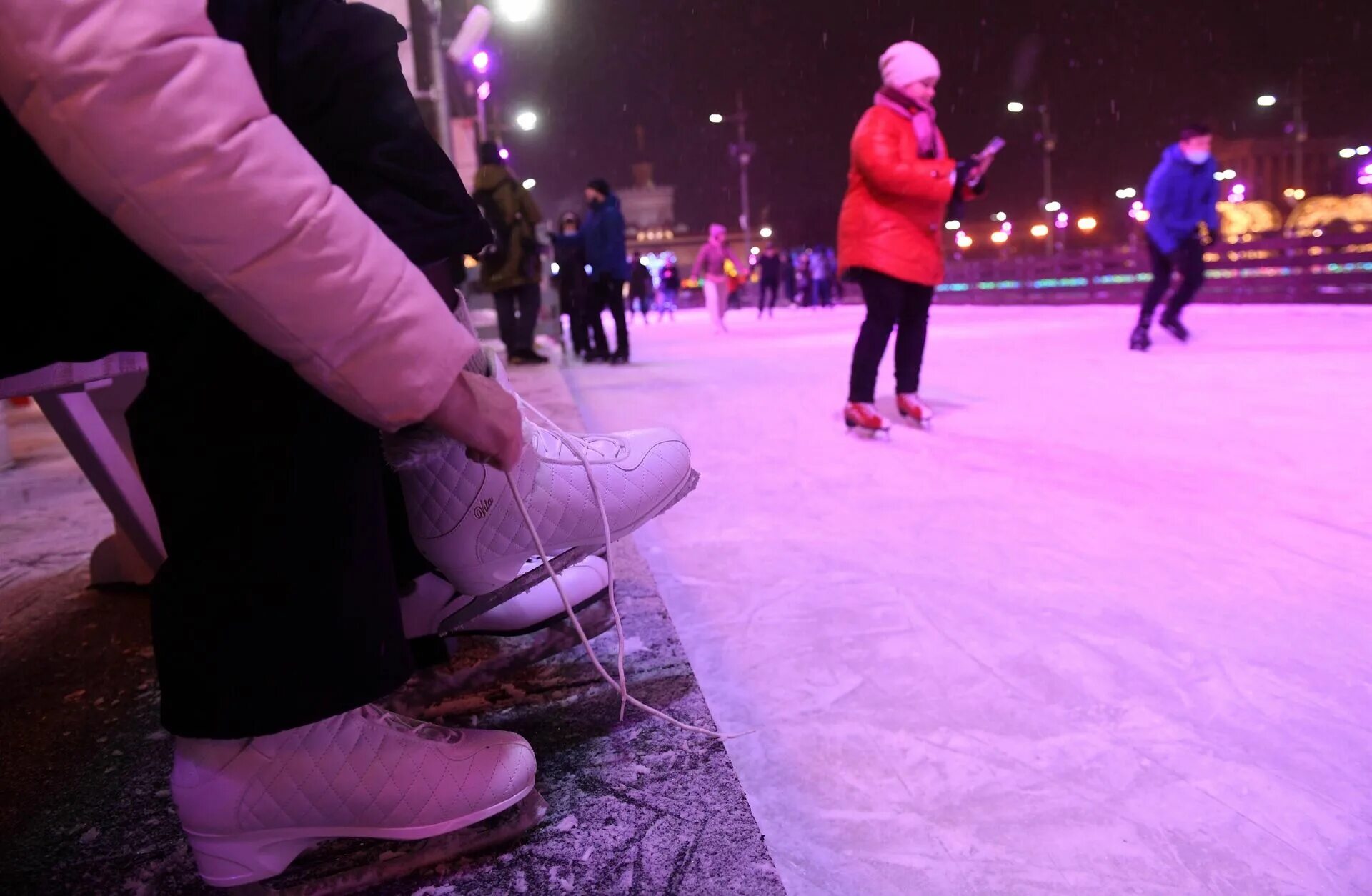 Московский городской каток. Каток в сквере на улице Хачатуряна. Каток ВДНХ 2021-2022. Каток на ВДНХ 2023. Каток на ВДНХ 2022.