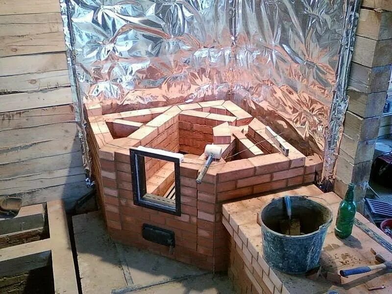 Печь из кирпича для дачи. Каминопечь шведка. Печь камин кирпич своими руками. Печь для бани из кирпича с камином. Отопительная кирпичная печь 100кв.
