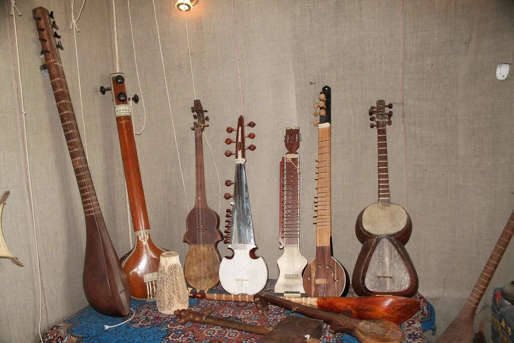Таджикские инструменты