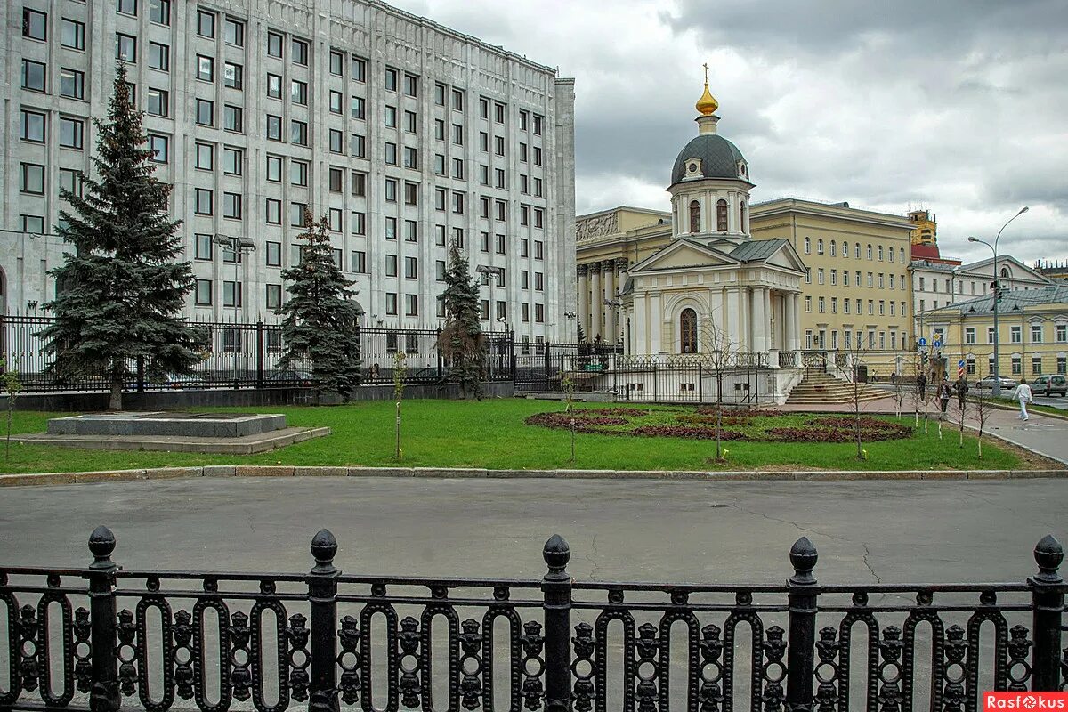 Арбатские ворота. Арбатские ворота Москва. Храм часовня Бориса и Глеба на Арбатской площади. Арбатская площадь. Площадь Арбат.