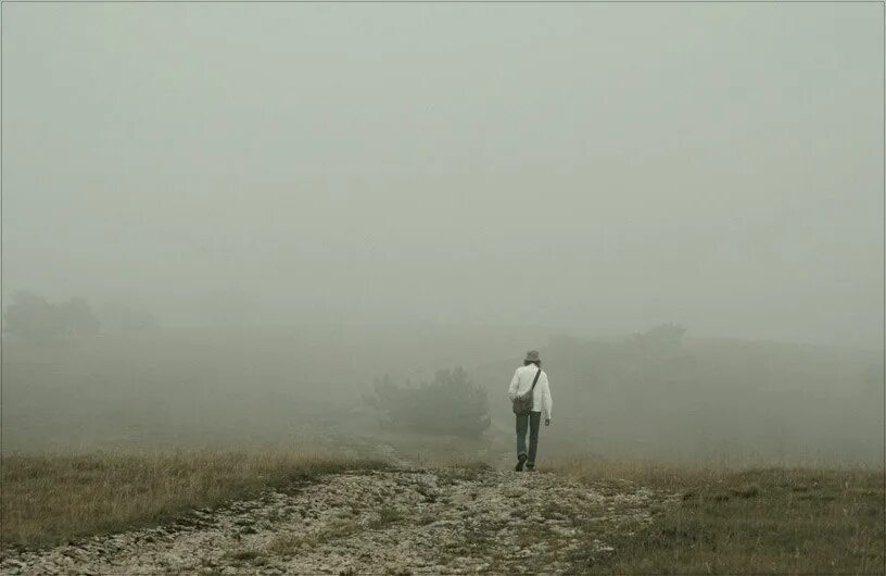 Пилигрим паломник Странник путешественник. Одинокий ветер. Странник на дороге. Путник на дороге. Песня я иду дорога дальняя