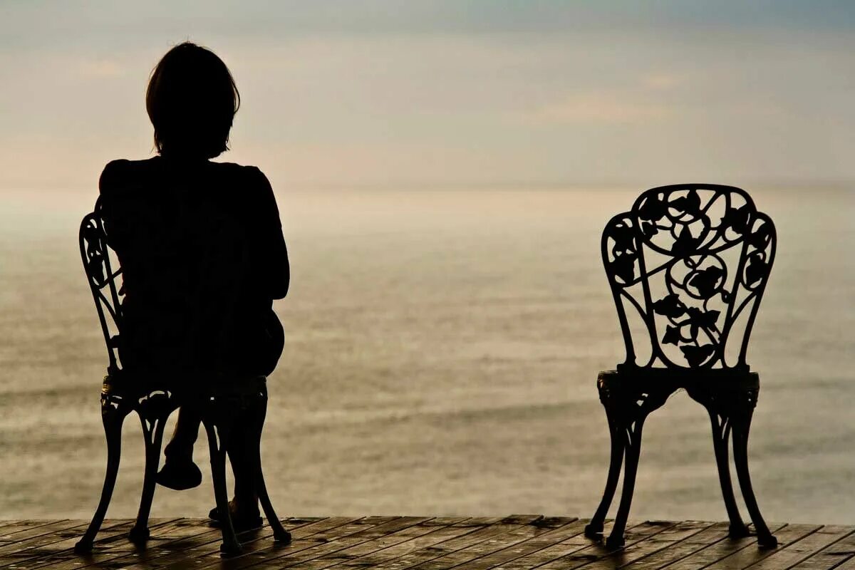 Хочется чтобы кто нибудь нибудь обнял. Высказывания о разочаровании в любимом. Пустота души цитаты. Одиночество девушка. Фразы про равнодушие.