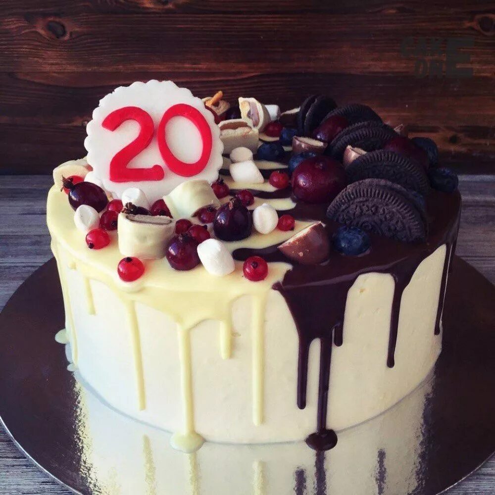 Торты на день рождения девушке 20. Украшение торта на 20 лет девушке. Украшение торта на 25 лет девушке. Торт с днем рождения!. Торт на день рождения девочке 20 лет.