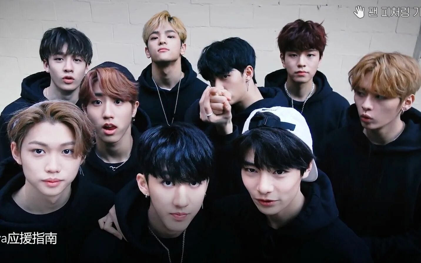 Имена участников группы stray kids. Группа Stray Kids. Stray Kids участники. Группа Stray Kids 2022. Группа Stray Kids с именами.