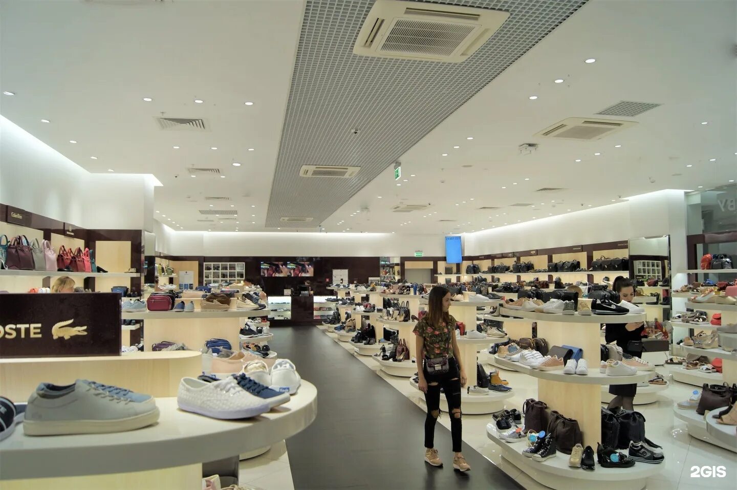 Тц казань одежда. Магазин xl в казани. Тц казань одежда. Парк хаус казань магазины одежды. Xl казань торговый центр магазины казань.