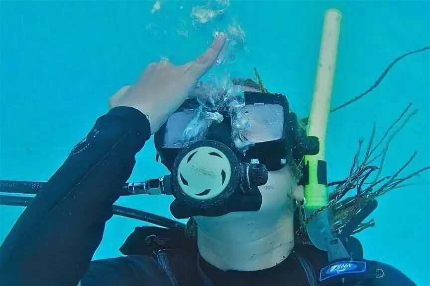 Маска водяной видео. Маска под водой. Маска для воды. Маска от воды. Маска водяного.