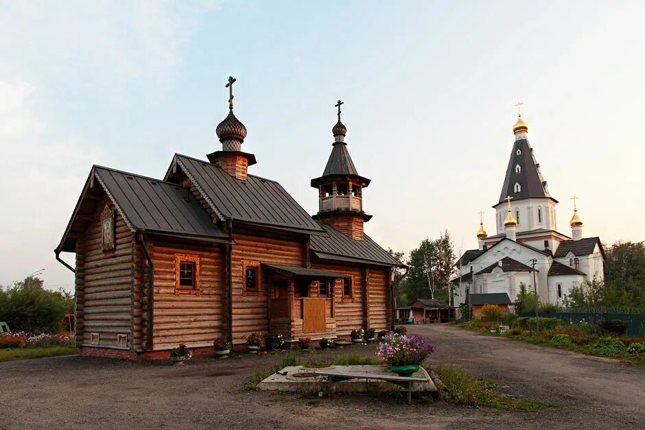 3 озера церковь. Храм Ксении Петербургской в Медвежьих Озерах. Медвежьи озера Церковь Ксении Петербургской. Храм Бове Медвежьи озера. Храм преподобного Алексия, человека Божия, посёлок Белоостров.