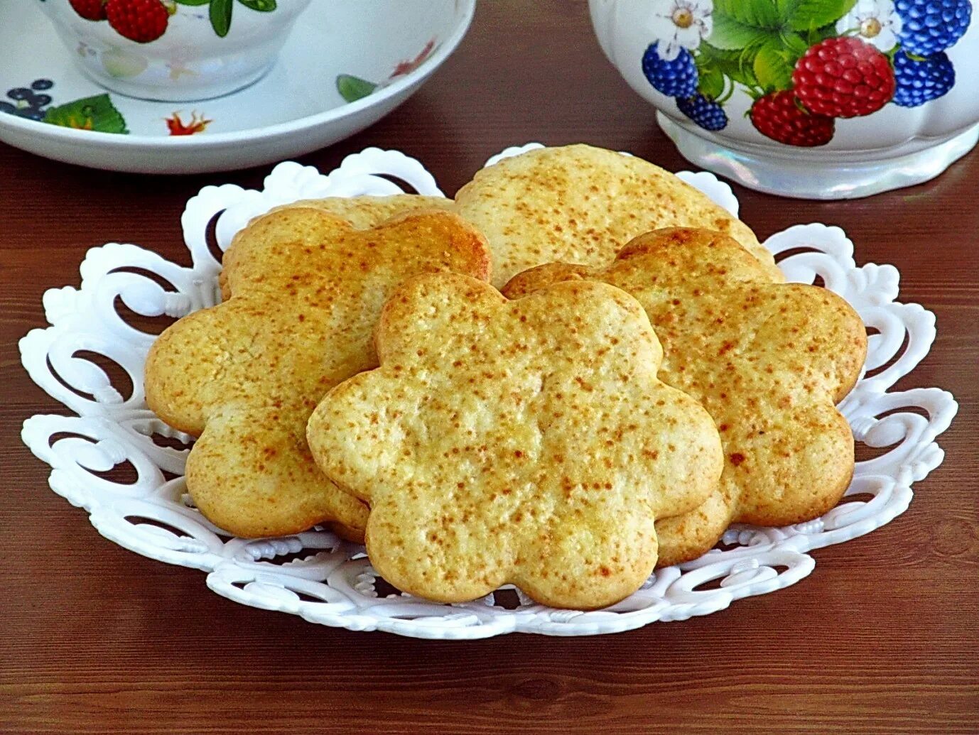Коржик рыбка. Молочные коржики. Рецепт рассыпчатых коржиков. Коржики сахарные. Молочные коржики на молоке.