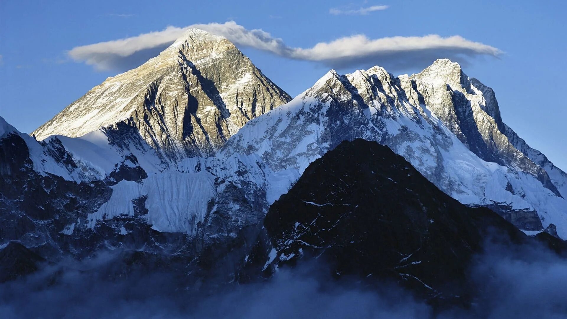 Самые высокие горы на земле география. Гималаи Эверест. Гора улугмузтаг. Горный хребет горы Эверест. • Эверест или Джомолунгма (Гималаи)..