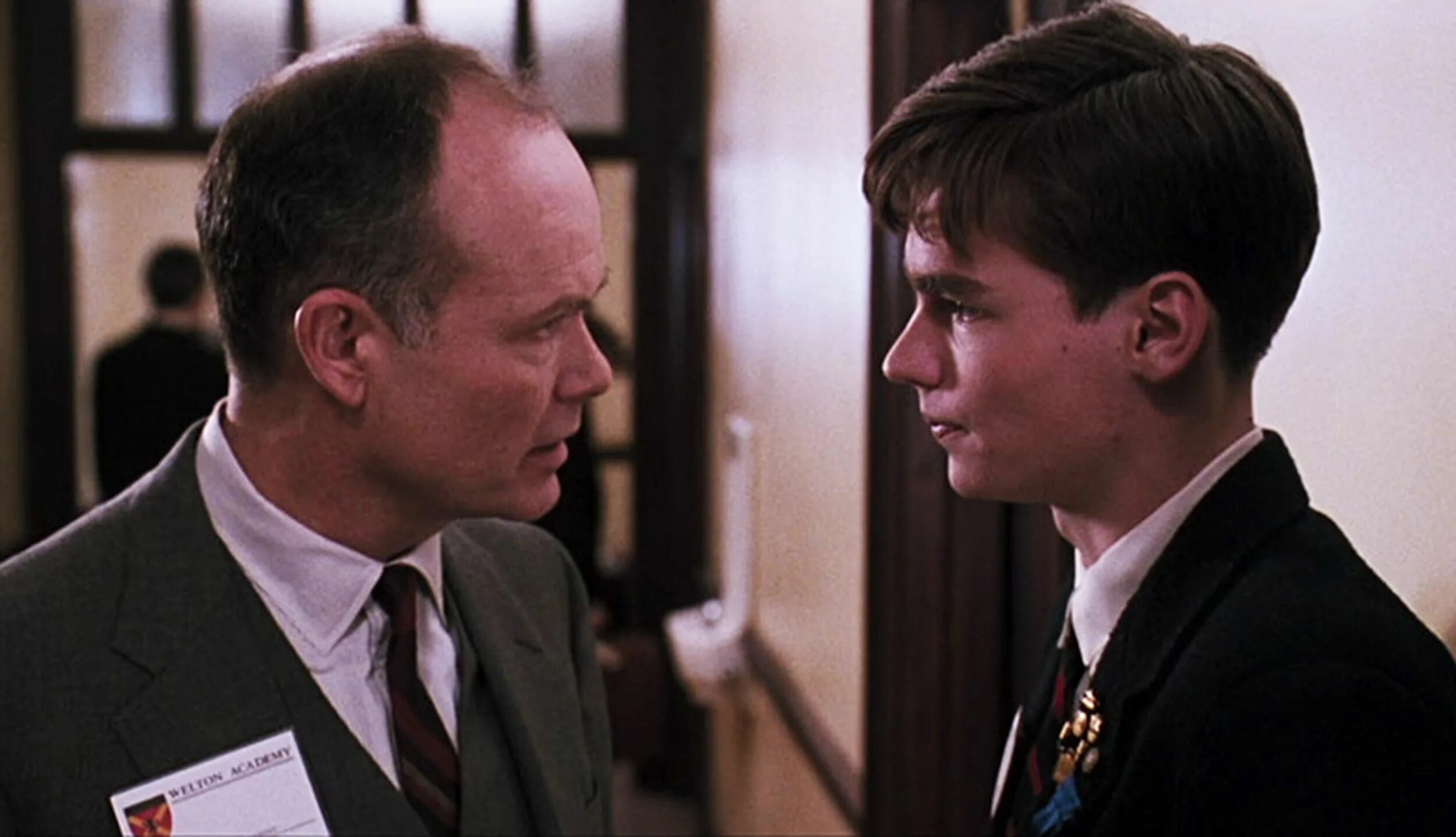 Джон китинг общество мертвых поэтов. Джон китинг общество мертвых поэтов. Общество мертвых поэтов краткое содержание. Мистер китинг общество мертвых. Робин уильямс общество мертвых поэтов.