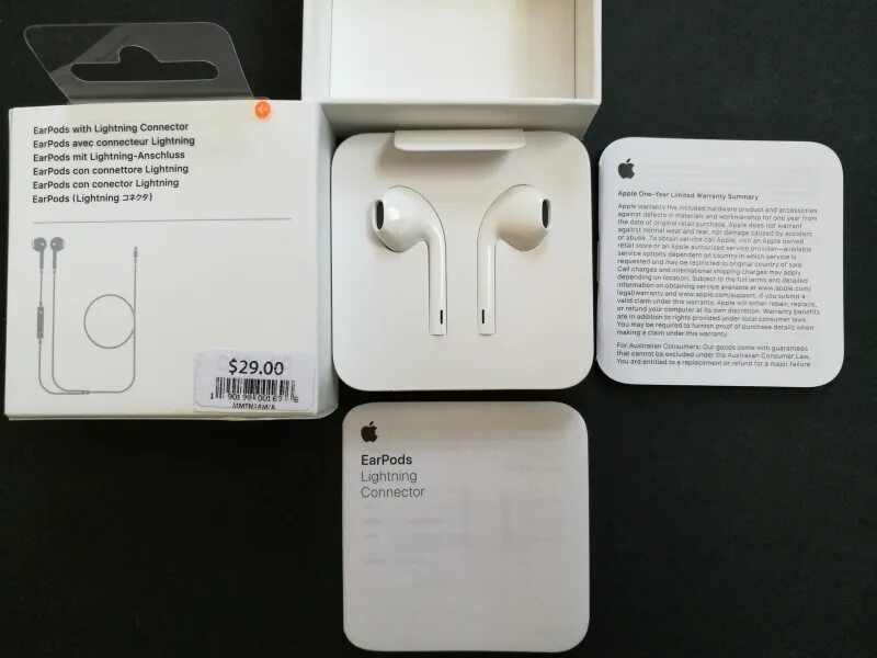 Airpods 2 разъем. Apple Earpods 3 коробка оригинал. Аирподс про 2 Лайтнинг. Apple Earpods with Lightning Connector. Наушники Apple Earpods Lightning оригинал коробка.