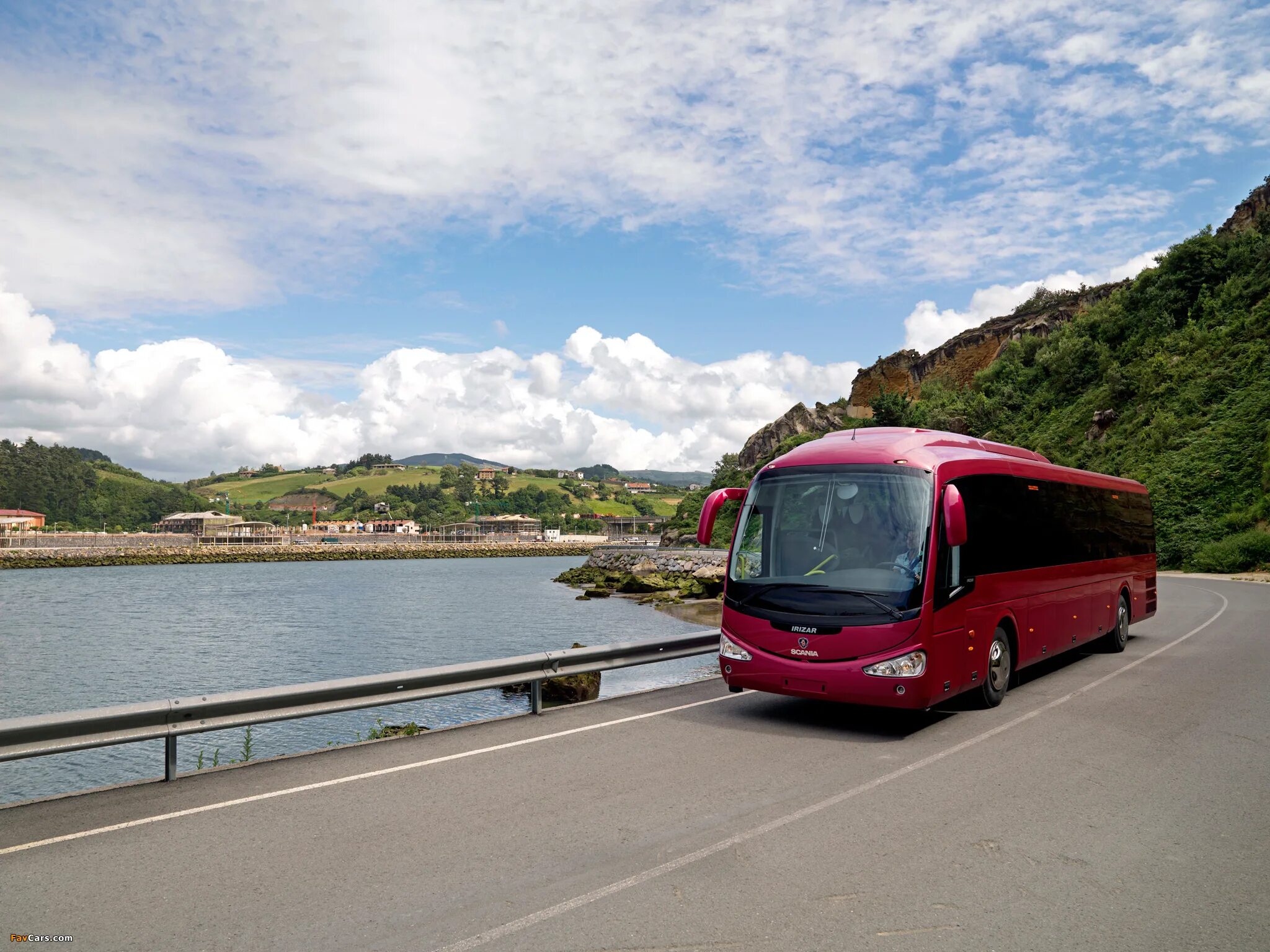 Автобусный тур июль. Irizar i4. Irizar i4 автобус. Автобус на море. Красивый автобус.