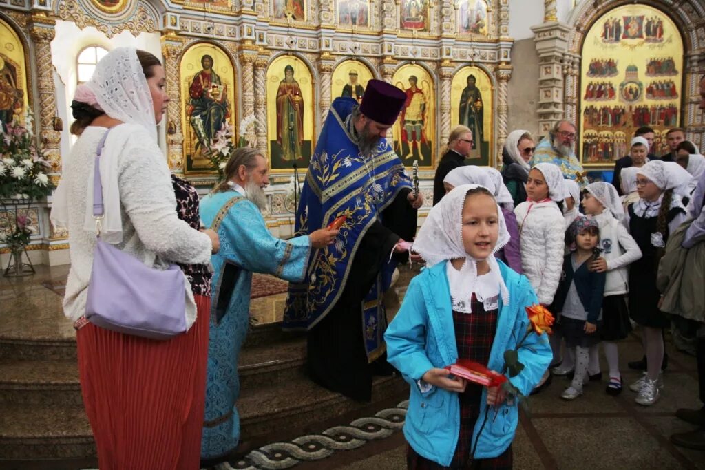 Храм Живоначальной Троицы в Чертанове 2014 молебен. Православный центр образования