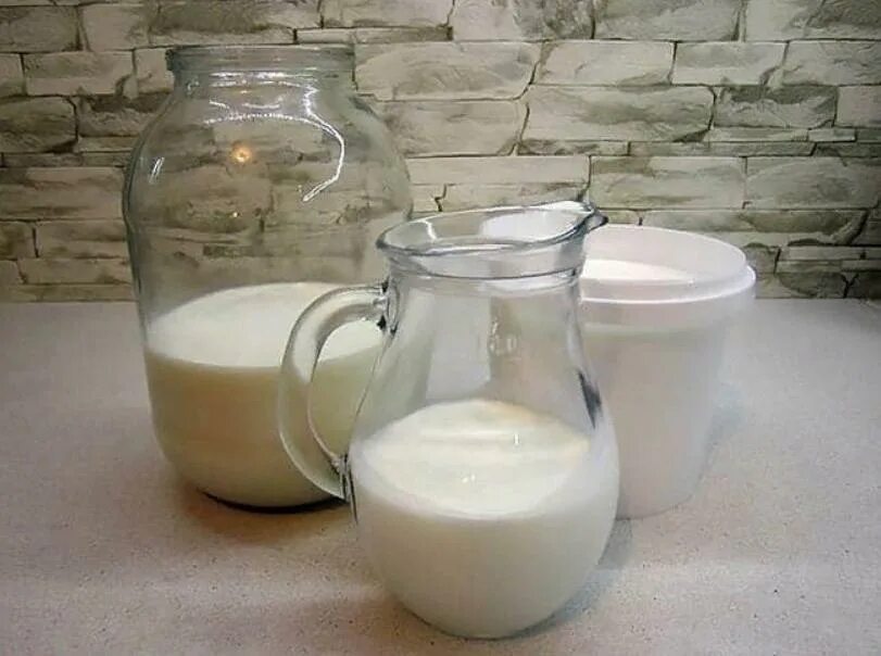 3л банка молока. Молоко в банке. Молоко домашнее. Коровье молоко в банках. Молоко б.