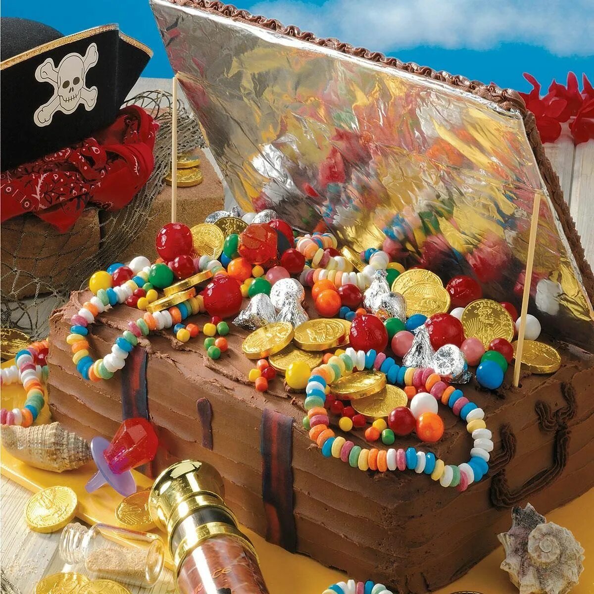Торт пиратские сокровища. Торт сундук с сокровищами. Сундучок со сладостями. Сундук со вкусняшками.