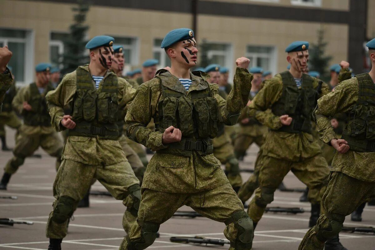 Рязань десантники. Рязанское военное воздушно-десантное училище. Рязанское училище ВДВ. ВДВ Рязань РВВДКУ. Училище имени Маргелова Рязань.