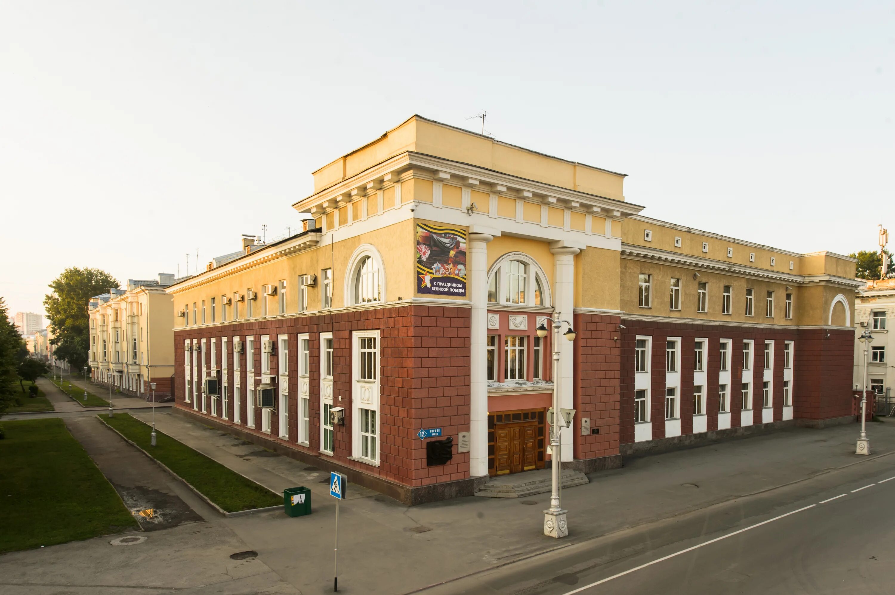 Центральный банк Кемерово. Здание Госбанка Кемерово. Кемерово Центробанк. Центральный банк Киров.