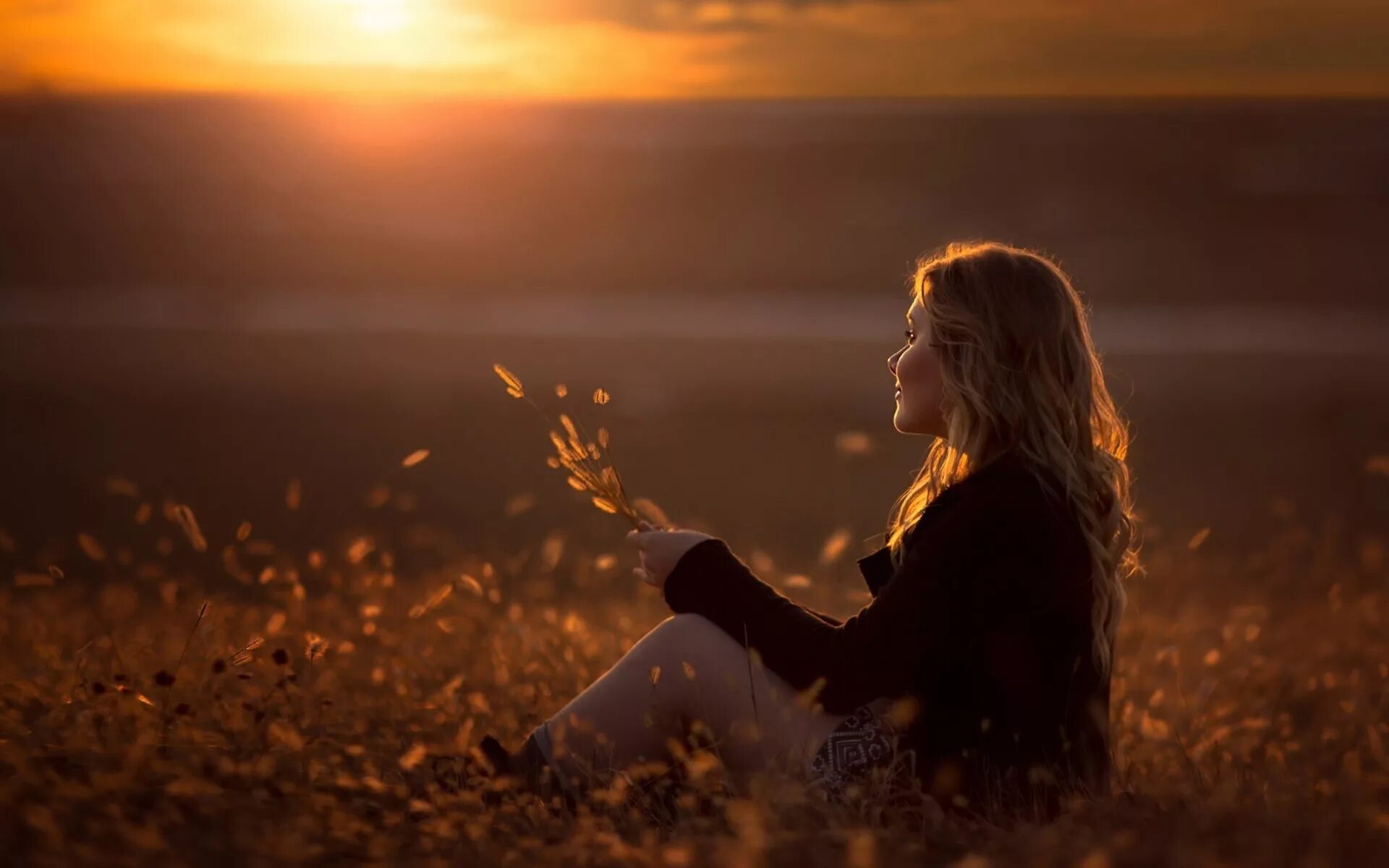 Девушка солнце. Девушка на море со спины. Женщина со спины. Sunrise girl. Sunrise girl.