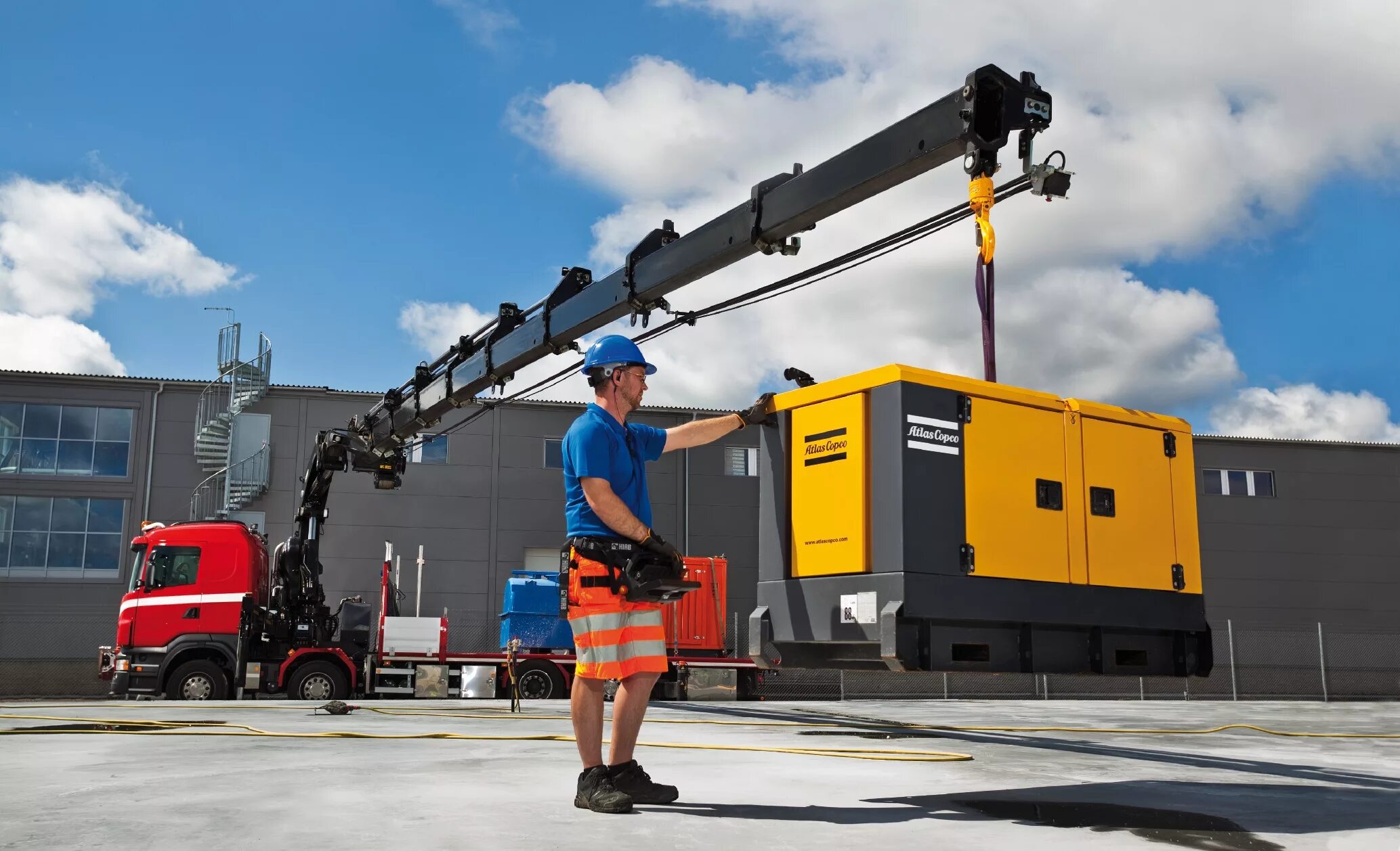 кран манипулятор кму hiab. 5 тонны. оператор (машинистов) автомобильных кранов-манипуляторов. вакансии крана манипулятора. вакансии крана манипулятора.