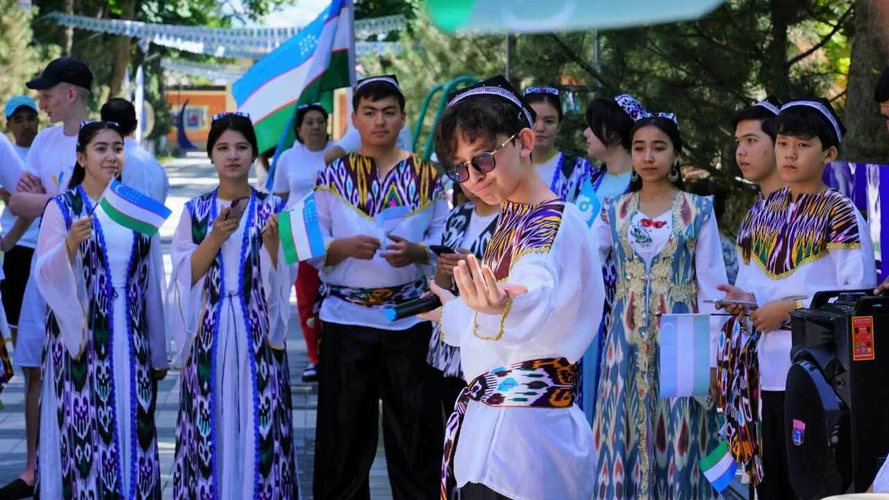 Узбекского школьник. Узбекистан гостеприимство. Культура Узбекистана. Узбекские традиции. Узбекистан традиции гостеприимства.