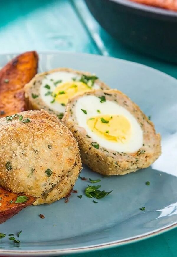 Рецепт котлет с яйцом и сыром. Котлета с яйцом. биточки с яйцом. котлеты с начинкой. котлеты из фарша.
