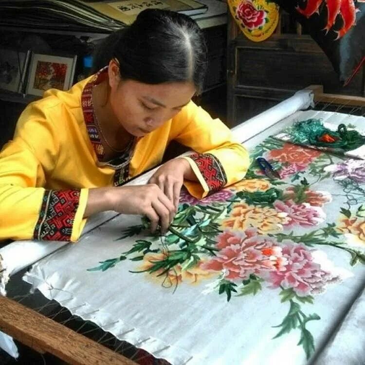 Рукоделие китай. Сучжоуская вышивка древний китай. сычуаньская вышивка древний китай. китайская вышивка юэ. хунаньская вышивка древний китай.