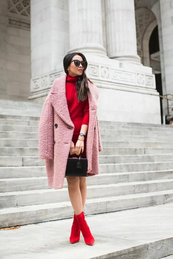 Розовое пальто шапка. Шарф к розовому пальто. Сапоги с розовым пальто. Платок к розовому пальто. Розовое пальто с ботинками.