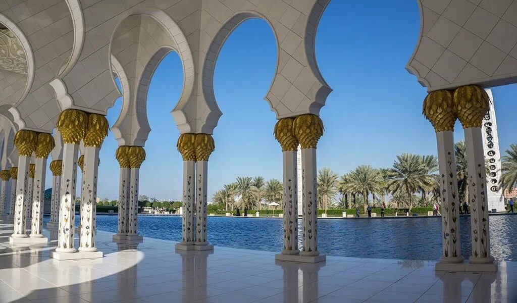 Погода в абу даби сейчас и температура. Голубая мечеть Абу Даби 2023. Абу Даби арка. Синагога в Абу Даби. Фонтан Жемчужина в Абу-Даби.