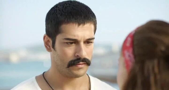 Фахрие эвджен любовь похожа на тебя. Фахрие эвджен любовь похожа на тебя. Бурак и фахрие фото. Любовь похожа на тебя 2015. Бурак озчивит любовь похожа на тебя.