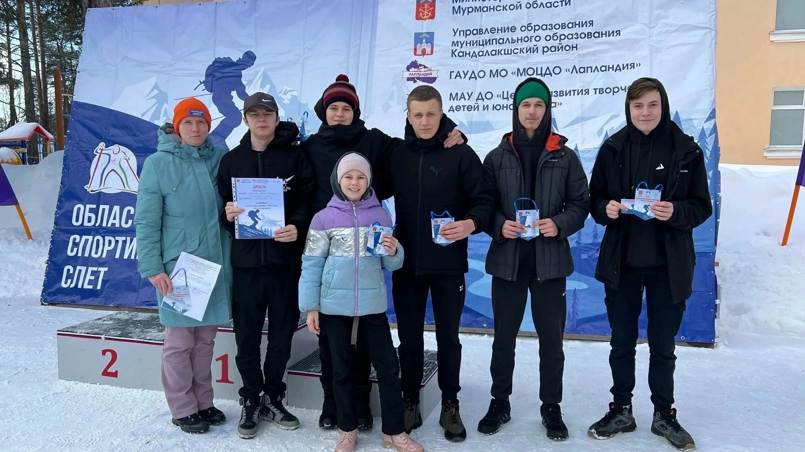 Норвежский сайт зеленоборский. Спортивный туризм. Пгт Зеленоборский. Зеленоборский Мурманская область. Укрытие спортивный туризм.