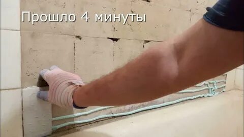 Приклеить плитку монтажной пеной