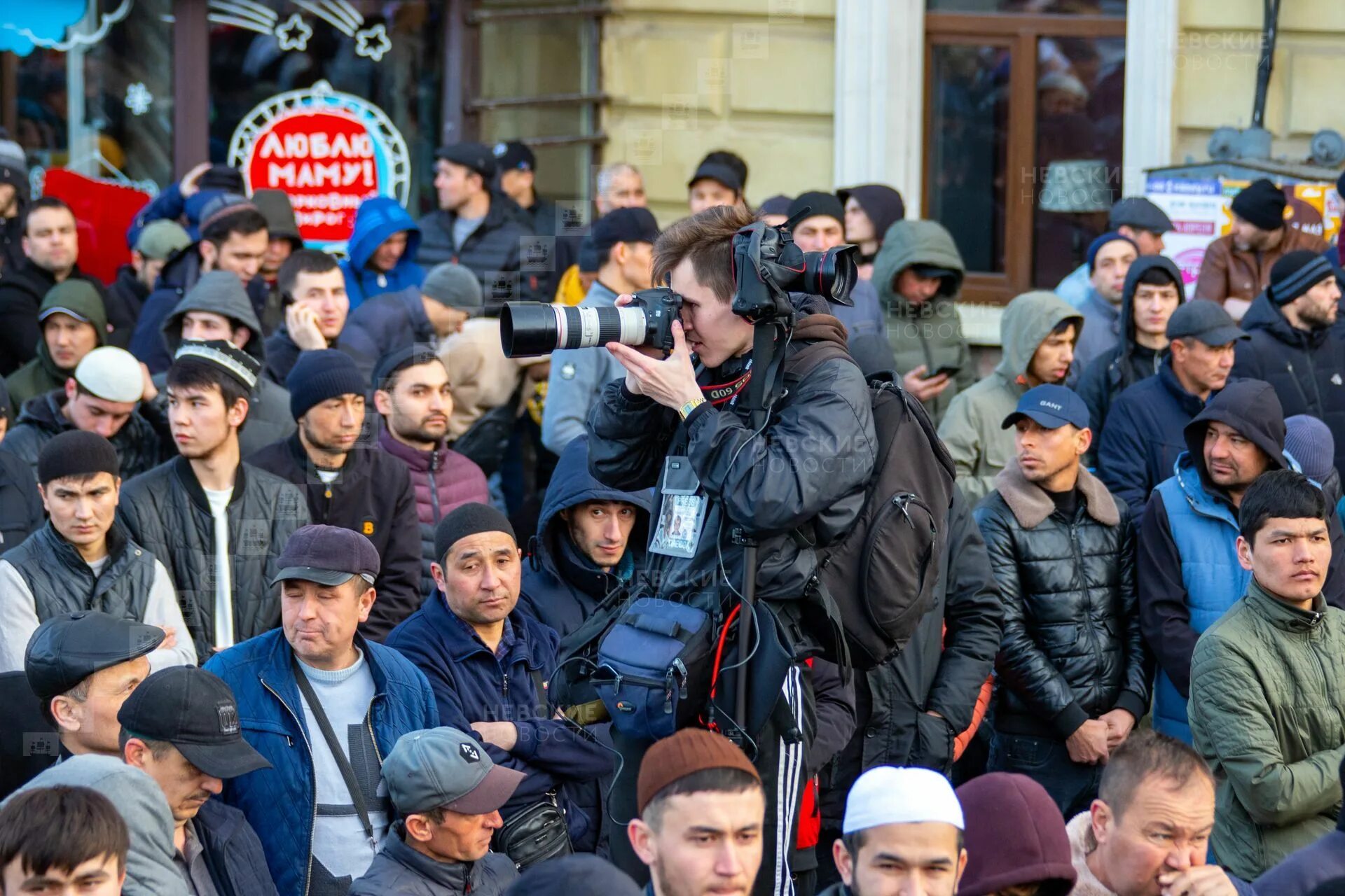 Ураза байрам санкт петербург. Люди в городе. Ураза байрам в Петербурге. Праздник мусульман в СПБ. Ураза байрам 2023 в Петербурге.