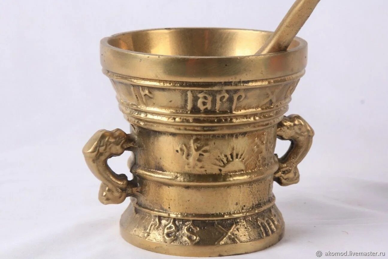 Латунь льют. Старинная ступка латунь1892. ступка из латуни. старинная посуда. ступка латунная антикварная.