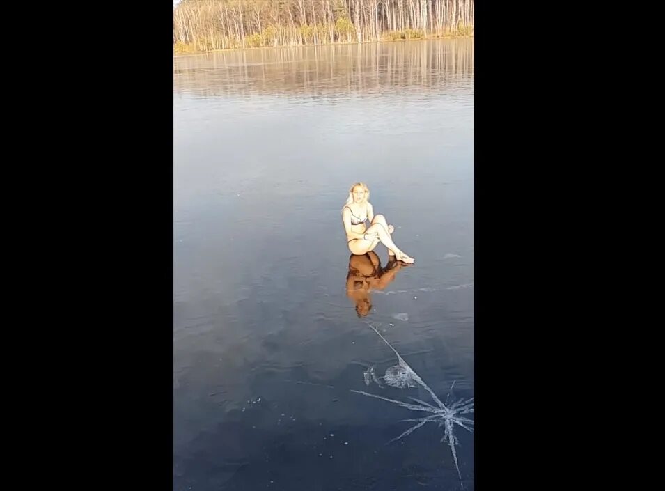 Прыгнула на лед. Прыжок об лёд gif. Проверка прочности льда палкой. Прыгнула на лед. Прыгнула на лед.