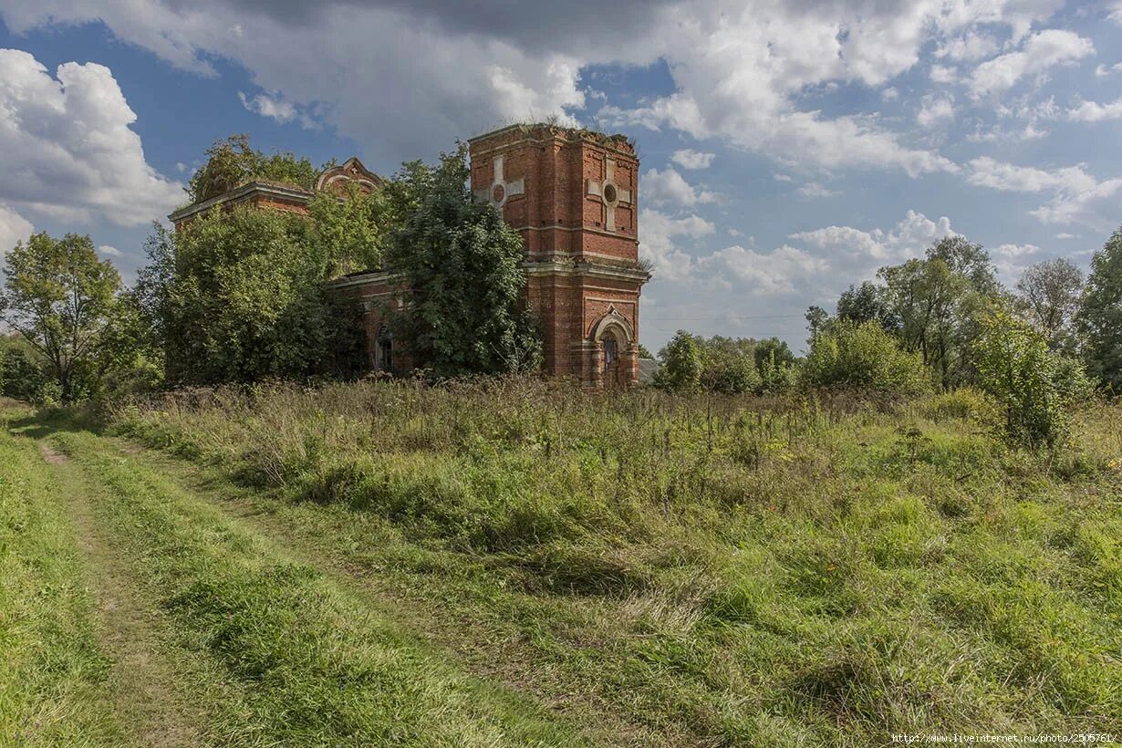 Дом в деревне в тульской. Тульская область, Студенец. Церковь Георгия Победоносца. Студенец Тульская область Веневский район. Веневский район село Студенец. Усадьба Студенец в Тульской области.