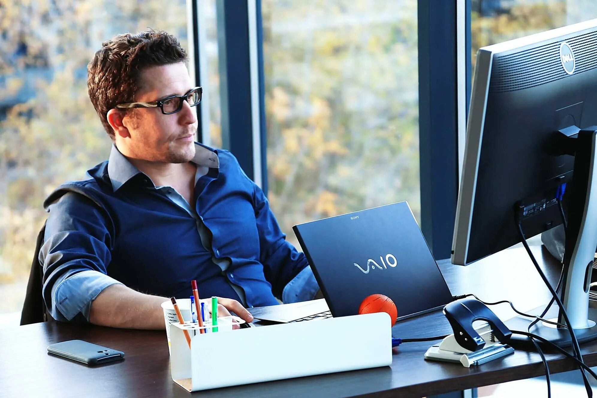 Продюсер менеджер. Продюсер менеджер. Продюсер профессия. Продюсер дизайнер. Продюсер менеджер.