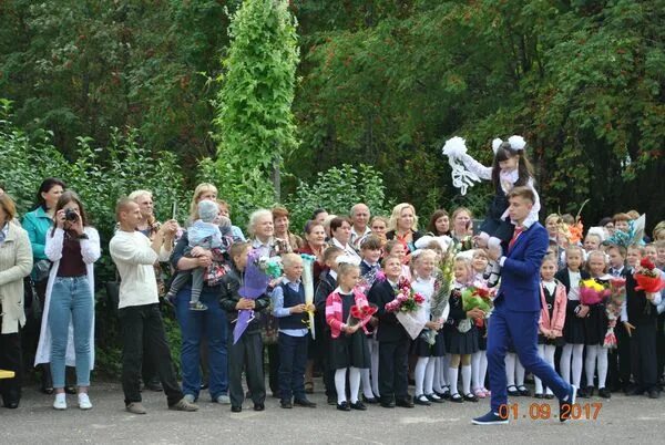 Сайты школ новгородской области. Новоселицкая школа. Холмская школа Новгородская область. МАОУ Новоселицкая СОШ Новгородского района. Новоселицкая школа Новгородский район внутри.