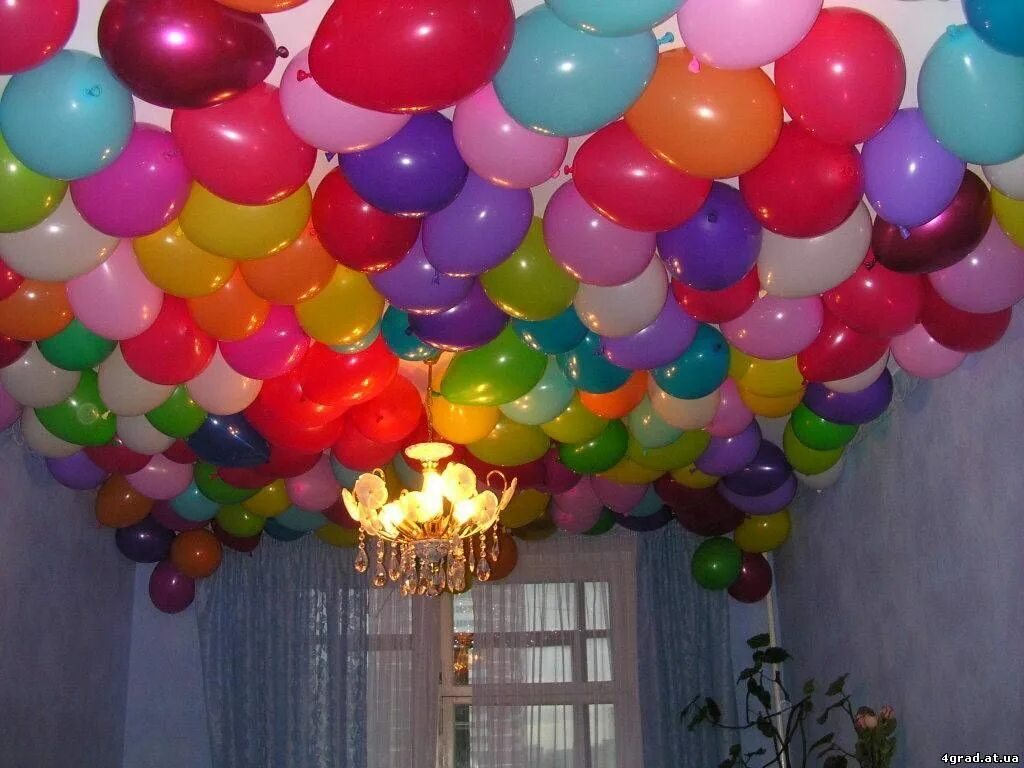 Воздушные шары выборы. Воздушные шары. Украшение комнаты шарами. Шары на потолке. Украшение потолка воздушными шарами.