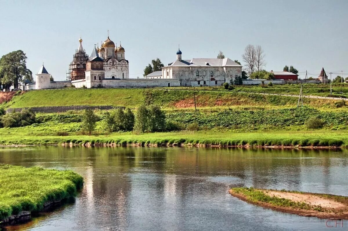 Можайск обл. Можайск осенью лужецкий монастырь. ферапонтов монастырь можайск. можайский лужецкий ферапонтов монастырь. можайск московская область.